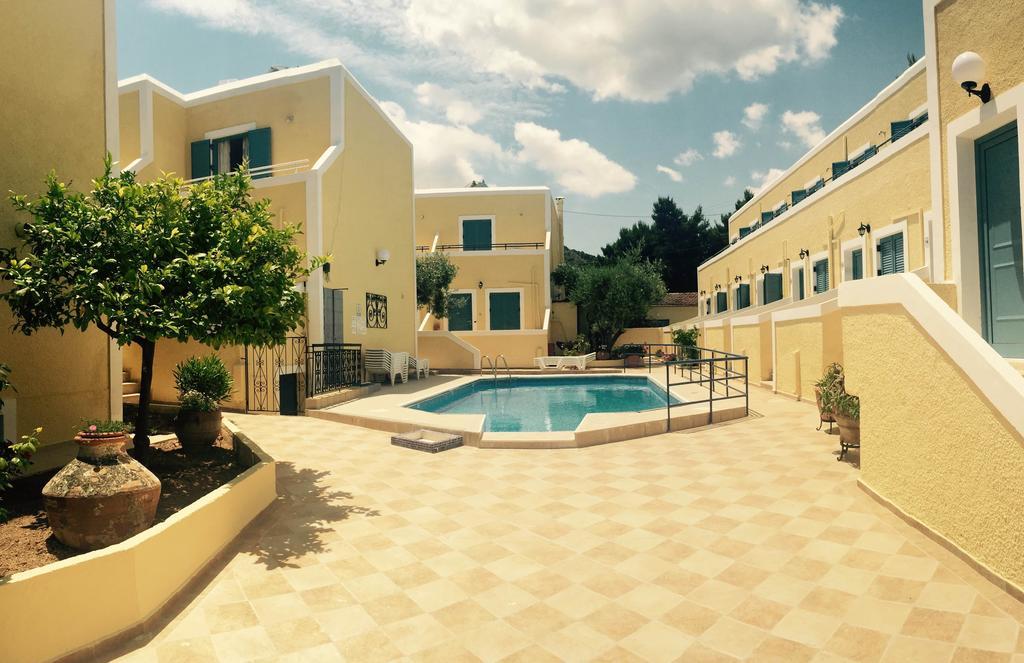 Esperides Maisonettes Agia Marina  Dış mekan fotoğraf
