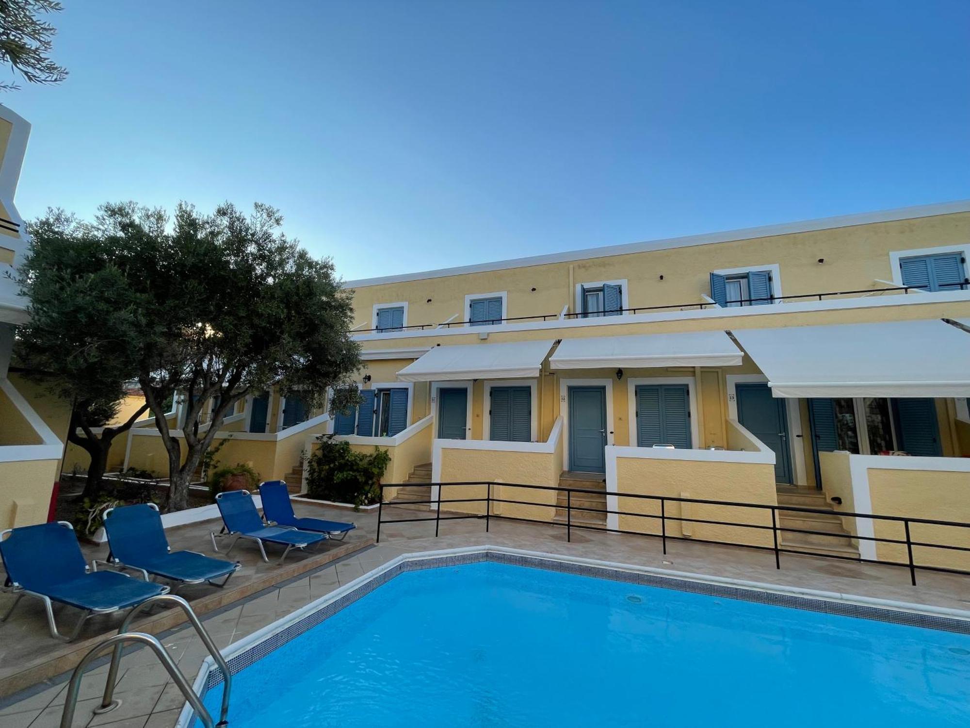 Esperides Maisonettes Agia Marina  Dış mekan fotoğraf