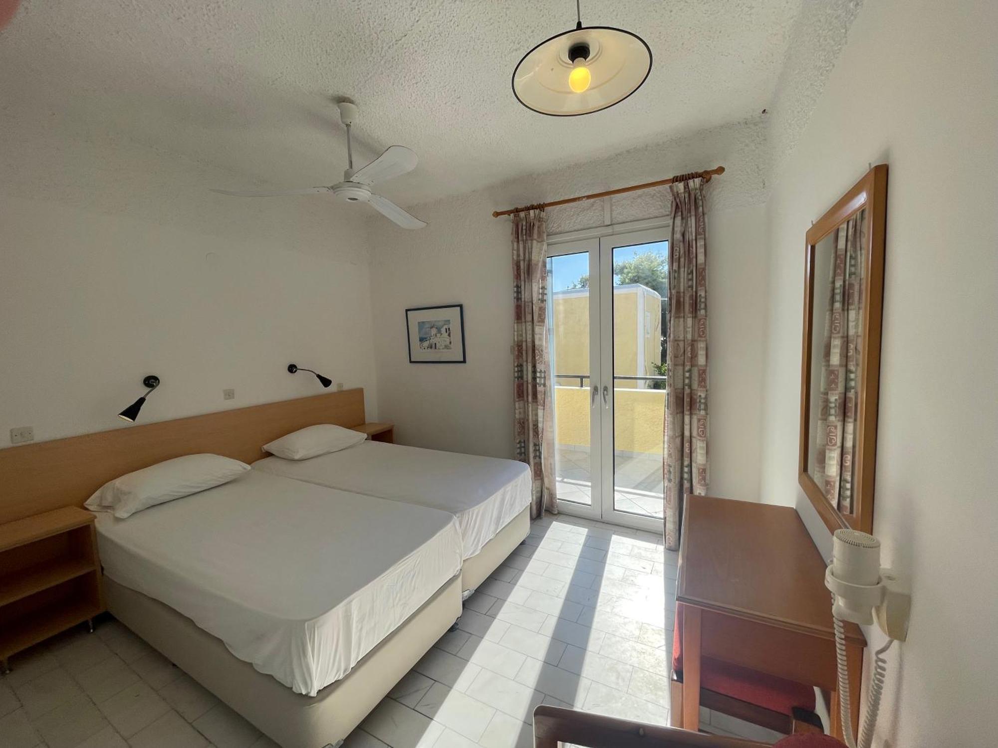 Esperides Maisonettes Agia Marina  Dış mekan fotoğraf