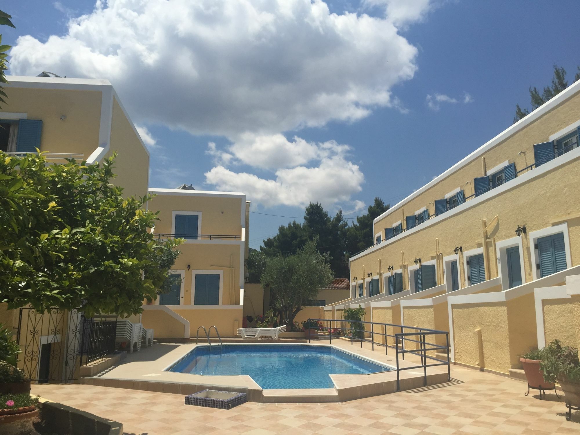 Esperides Maisonettes Agia Marina  Dış mekan fotoğraf